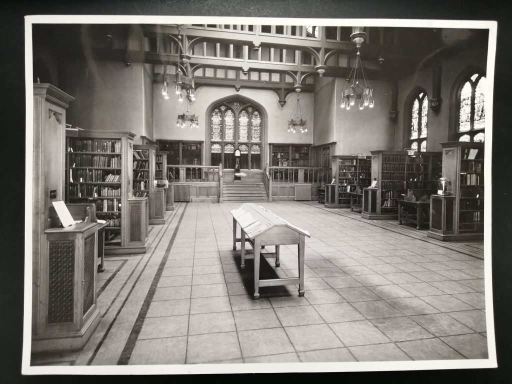 Black and white photo of the Library at New College from 1946